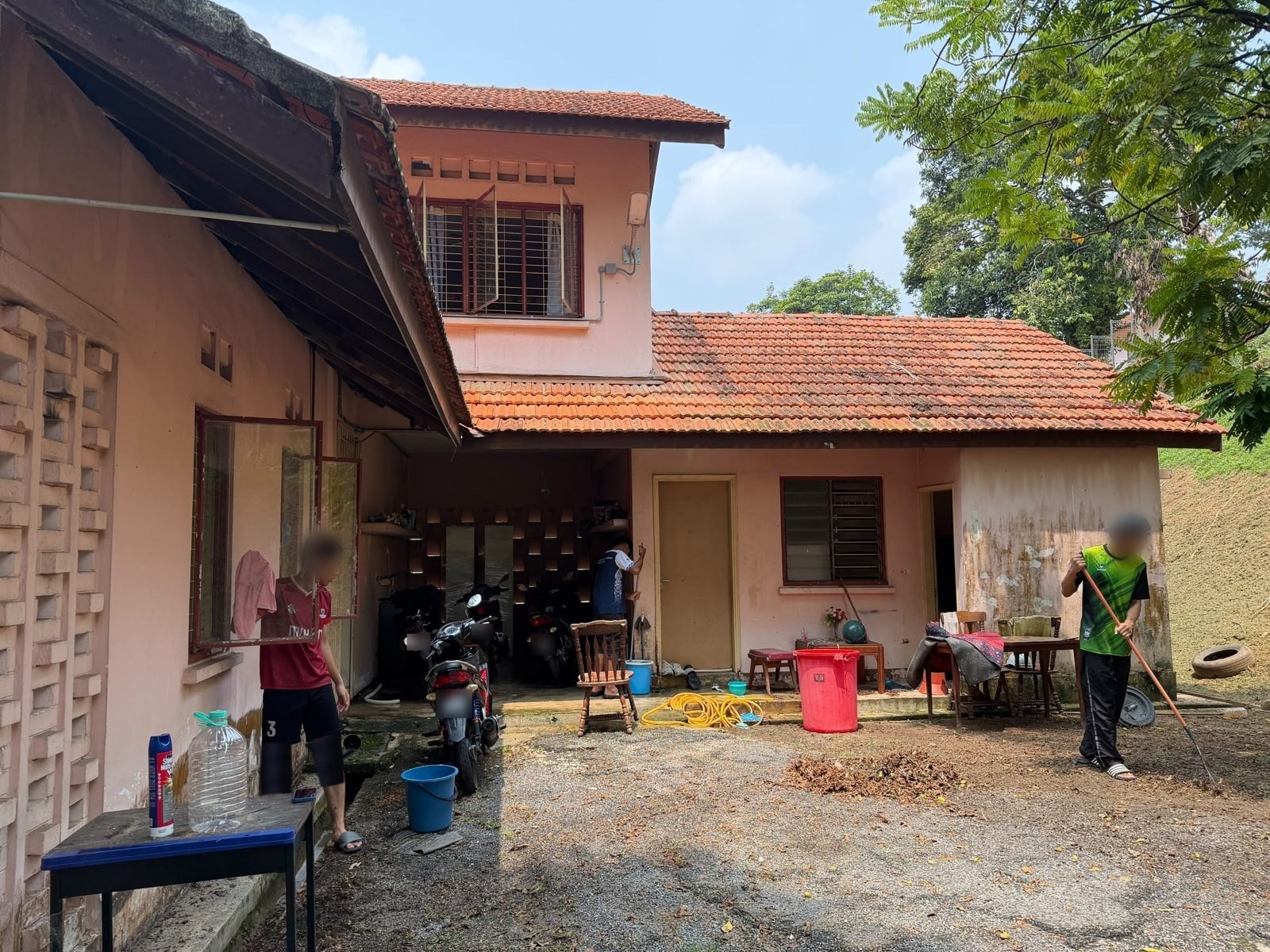 Residents cleaning the courtyard of RKS 5 together